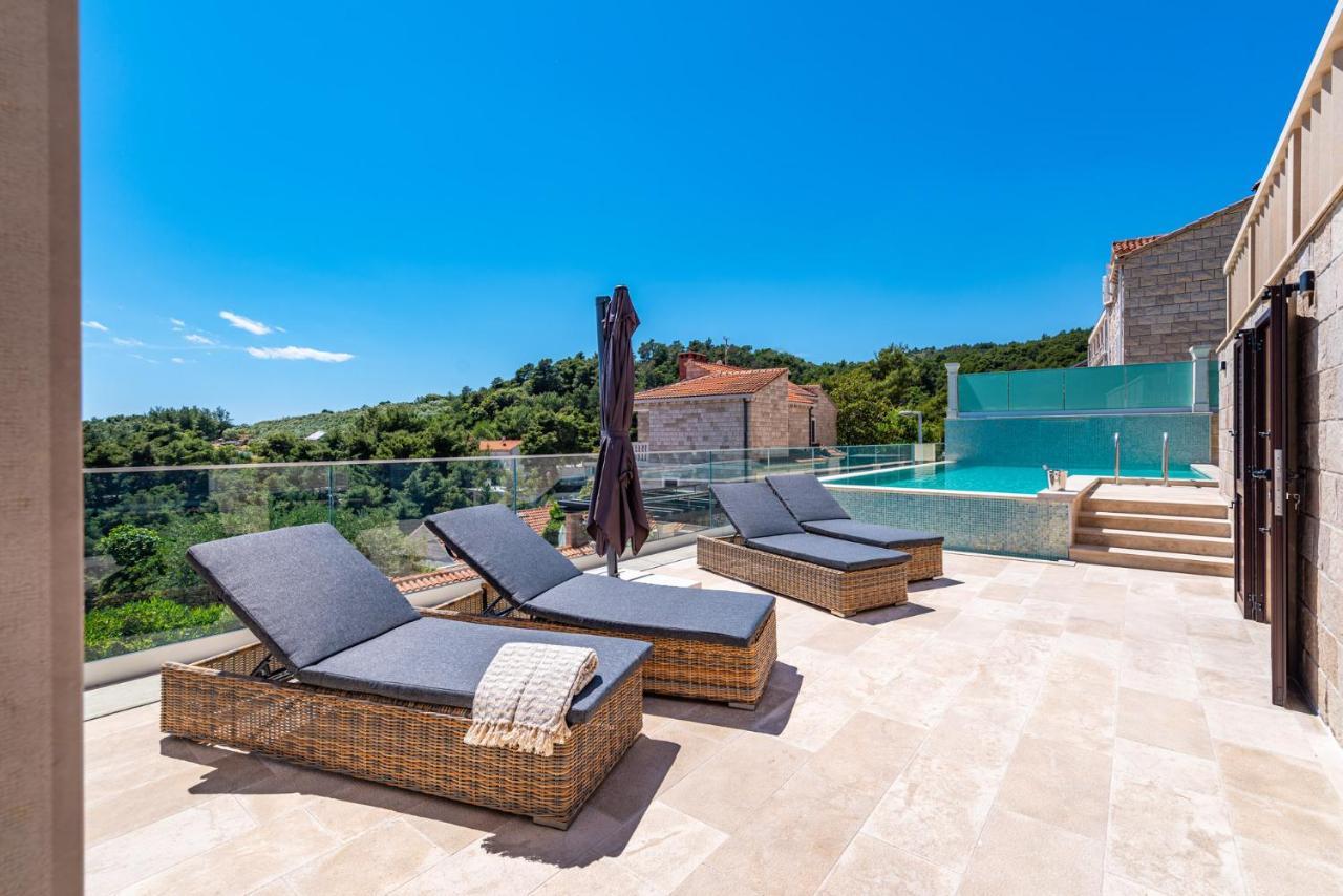 Villa Kadena - Luxury Seaside Villa With Private Heated Pool Selca  Εξωτερικό φωτογραφία