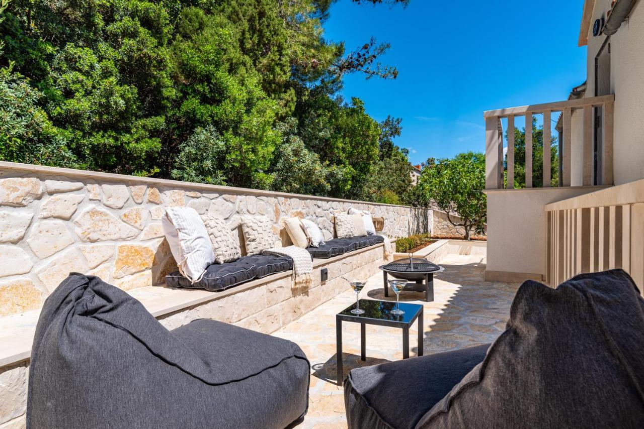 Villa Kadena - Luxury Seaside Villa With Private Heated Pool Selca  Εξωτερικό φωτογραφία