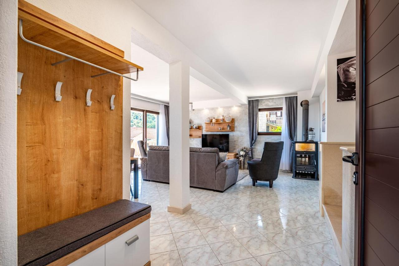Villa Kadena - Luxury Seaside Villa With Private Heated Pool Selca  Εξωτερικό φωτογραφία