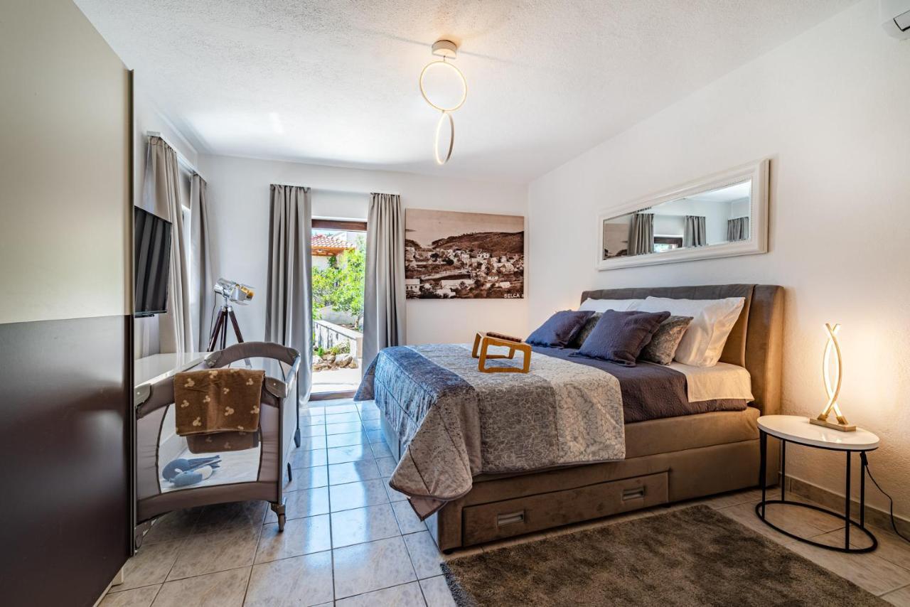 Villa Kadena - Luxury Seaside Villa With Private Heated Pool Selca  Εξωτερικό φωτογραφία