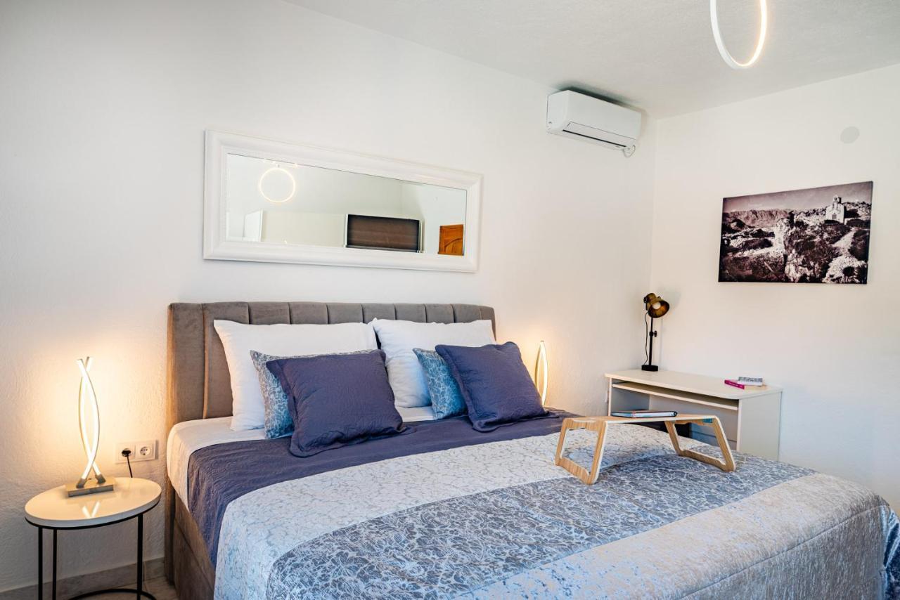 Villa Kadena - Luxury Seaside Villa With Private Heated Pool Selca  Εξωτερικό φωτογραφία